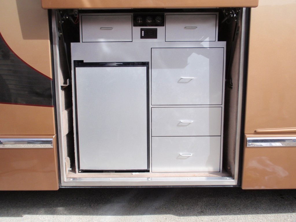 01 Prevost H3-45 Excalibur Coach Bay Cabinet & Bar-b-que - Motorhomes - Entertainers H3-45 XL XLII.jpg
